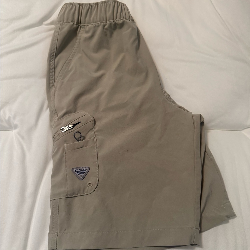 Columbia Tan Cargo Shorts Youth M